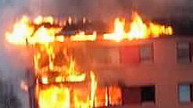 Flera skadade i brand: "Fokuserar på livräddning"