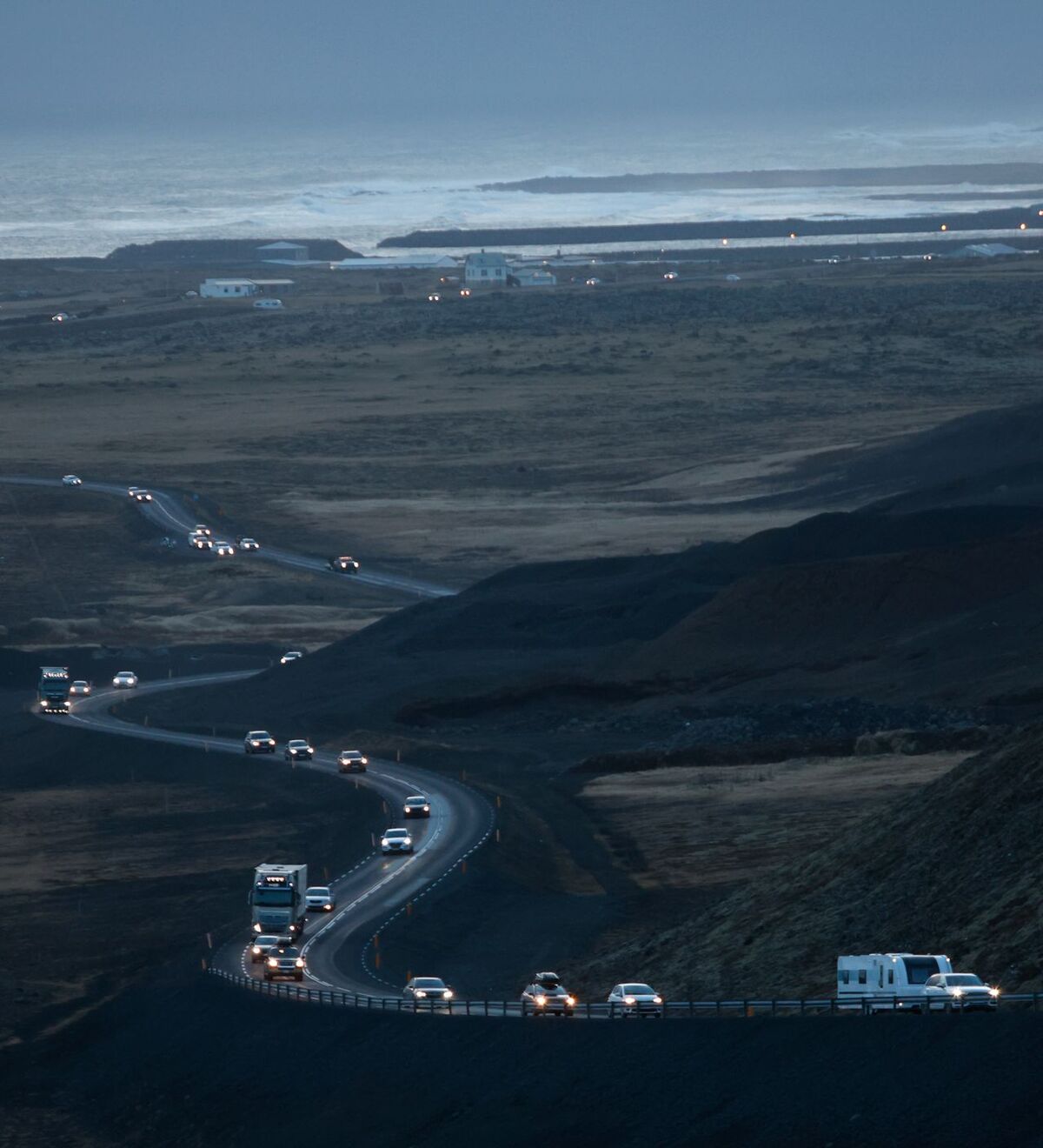 Grindavík-bor på väg att hämta ägodelar i sina evakuerade hem