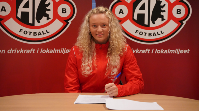 Madelen Holme (18) har forlenget kontrakten med Arna-Bjørnar.