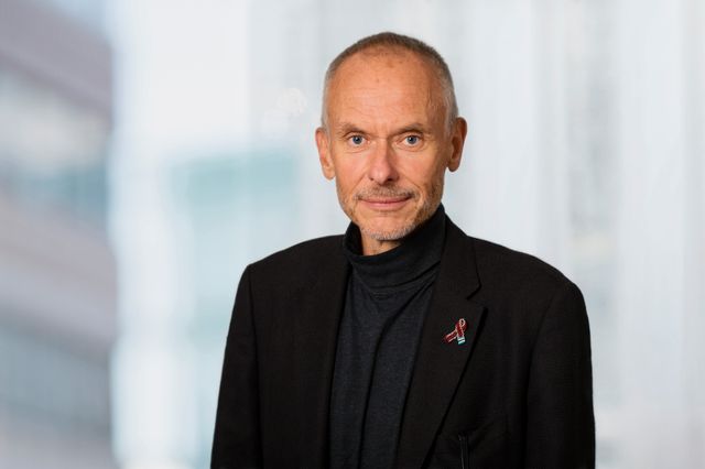 Magnus Gisslén, statsepidemiolog och tidigare överläkare på infektionskliniken på Sahlgrenska i Göteborg, anser att det var fel att experimentera med medicinering under pandemin.