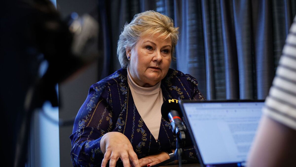 Nesten halvparten svarer i en undersøkelse InFact har gjort for P4 at Høyre-leder Erna Solberg ikke kan lede landet igjen etter avsløringen av ektemannens aksjehandler mens hun var statsminister. Foto: Emilie Holtet / NTB