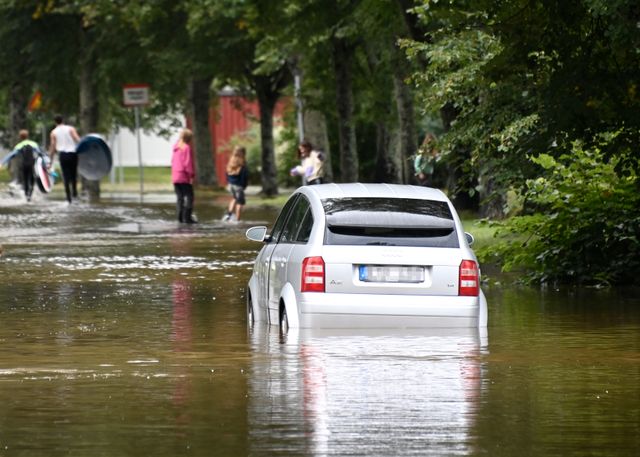 För lite grönområden gör att man inte kan hantera skyfallen. Här en översvämning i Gävle.