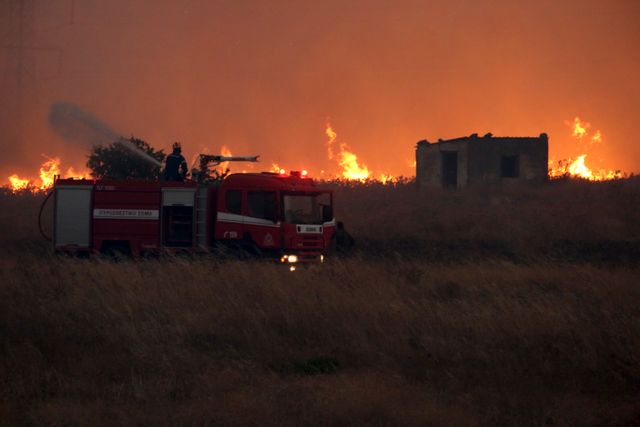 Bränder härjar i Grekland.
