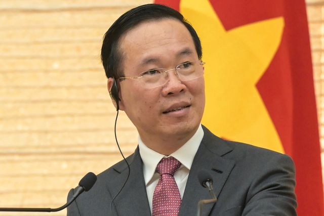 Vietnams avgående president Vo Van Thuong under en presskonferens i Tokyo i november.
