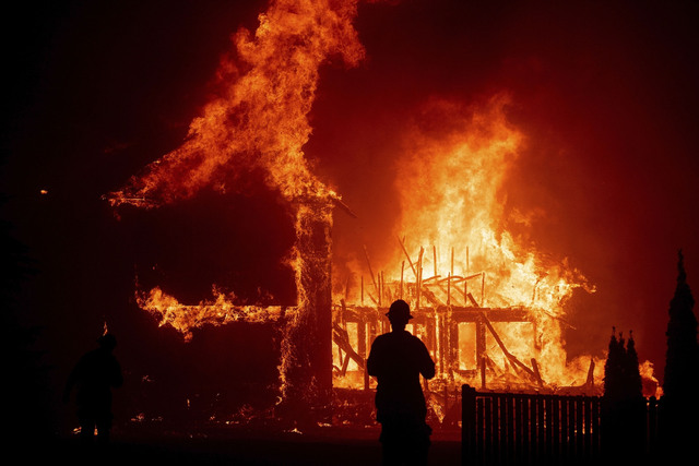Skogsbränderna i Kalifornien, USA, har orsakat skador för miljontals dollar. Nu vill försäkringsbolag inte längre erbjuda försäkringar till husägare.