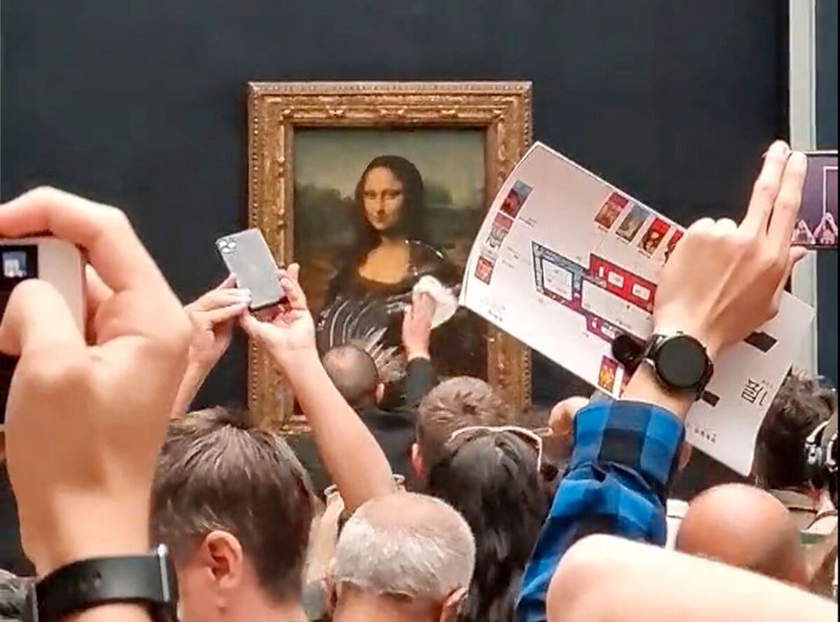 Mange har forsøkt å ta et godt bilde av Mona Lisa i Louvre i Paris. Nå kan det hende at maleriet får sitt eget rom.