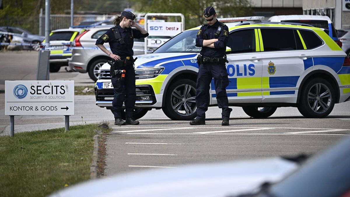 I kampen mot gjengvolden får svensk politi fra og med torsdag hjemmel til å opprette såkalte sikkerhetssoner, der voksne barn og kjøretøy kan ransakes uten at det foreligger en konkret mistanke om lovbrudd. Kritikere mener loven kan virke mot sin hensikt og svekke tilliten til politiet. 