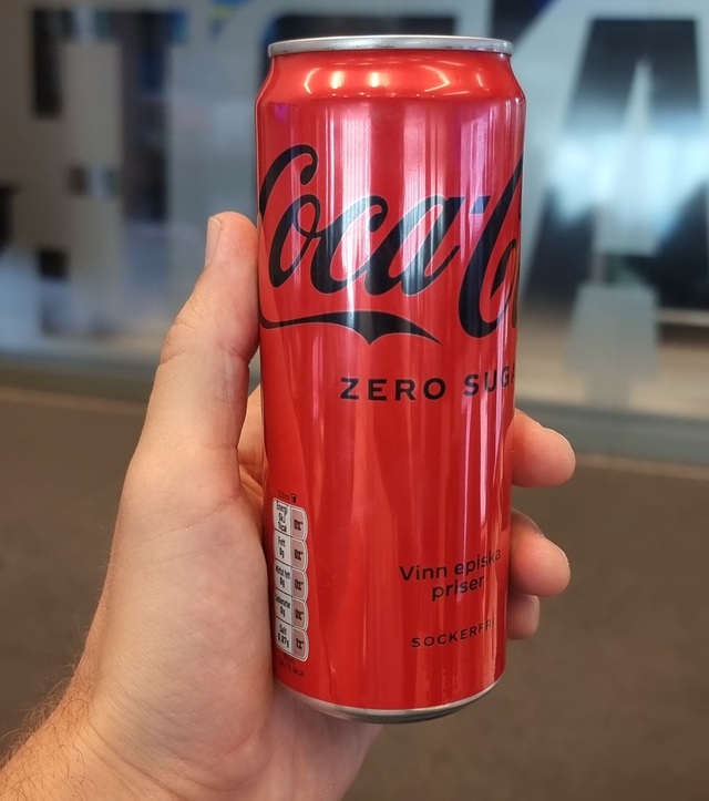 Coca-Cola Zero innehåller aspartam.