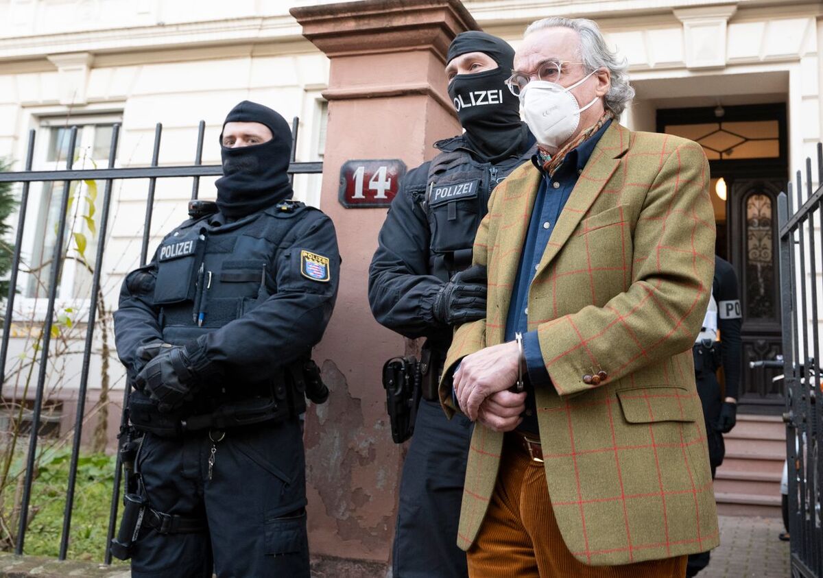 Prince Reuss arresteres av politiet etter et razzia, desember 2022.