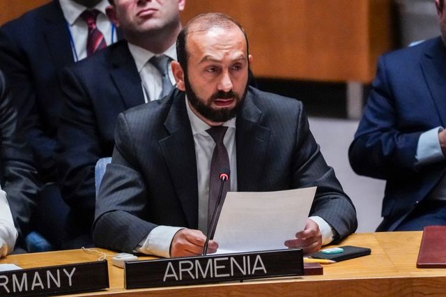 Ararat Mirzojan, Armeniens utrikesminister, talar  under ett möte i FN:s säkerhetsråd.