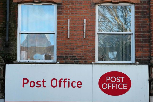 Efter skandalen där postanställda anklagades för stöld får nu den brittiska postchefen Henry Staunton. Arkivbild.