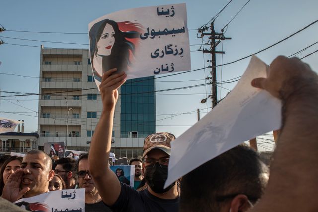 Protester i iranska Suleimania efter Mahsa Aminis död i september 2022.