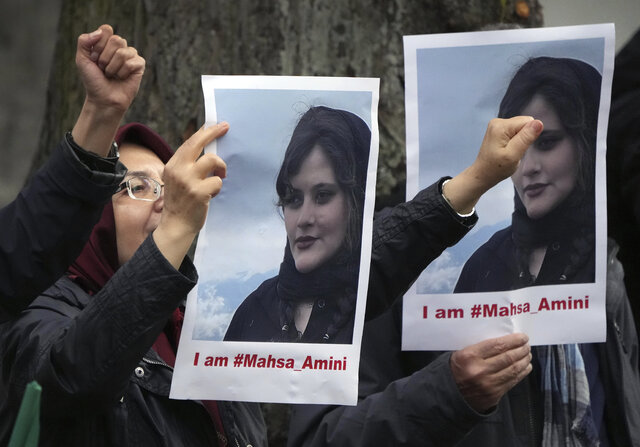 Protesterna blossade upp efter Mahsa Jina Aminis död.