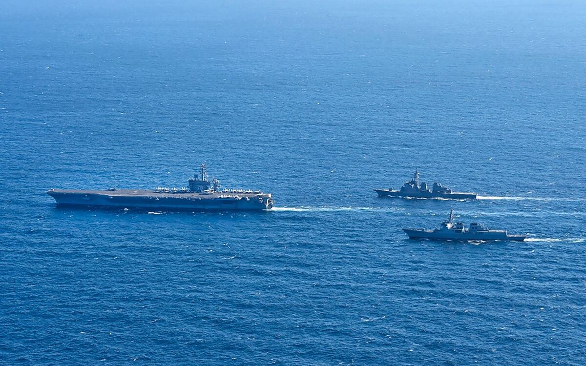 Amerikanskt, Japanskt och Sydkoreanskt fartyg under övningen.
