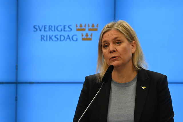 Magdalena Andersson på pressträffen. 