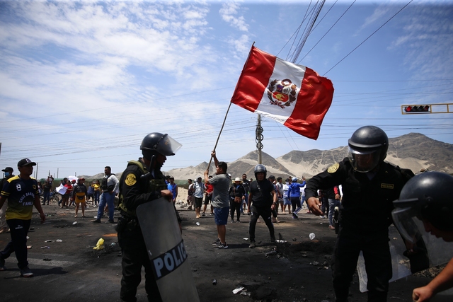 Våldsamma protester har blossat upp i Peru