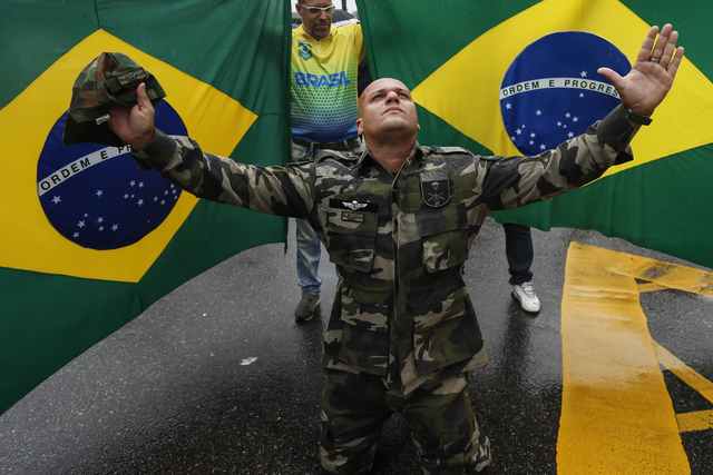Anhängare till Bolsonaro protesterar mot valresultatet