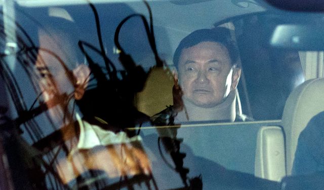 Thaksin Shinawatra till höger i bild.