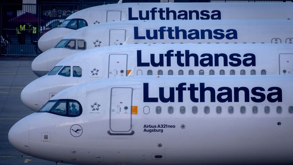 Lufthansas bakkemannskaper får en solid lønnsøkning. Foto: Michael Probst / AP / NTB