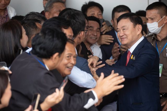 Ex-premiärministern Thaksin Shinawatra, 74, återvänder till Thailand efter 17 år i exil