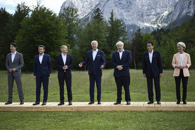 Den formella gruppbilden från G7-mötet.