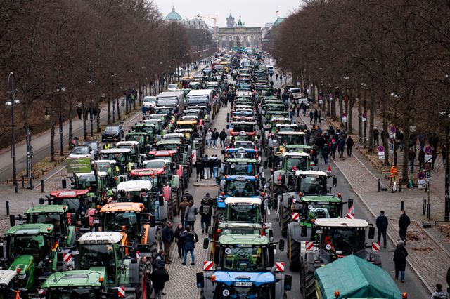 Tyska lantbrukare körde in sina traktorer till huvudstaden Berlin i stor protest.