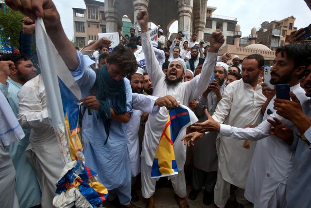 Protester mot Sverige i Peshawar i Pakistan. 