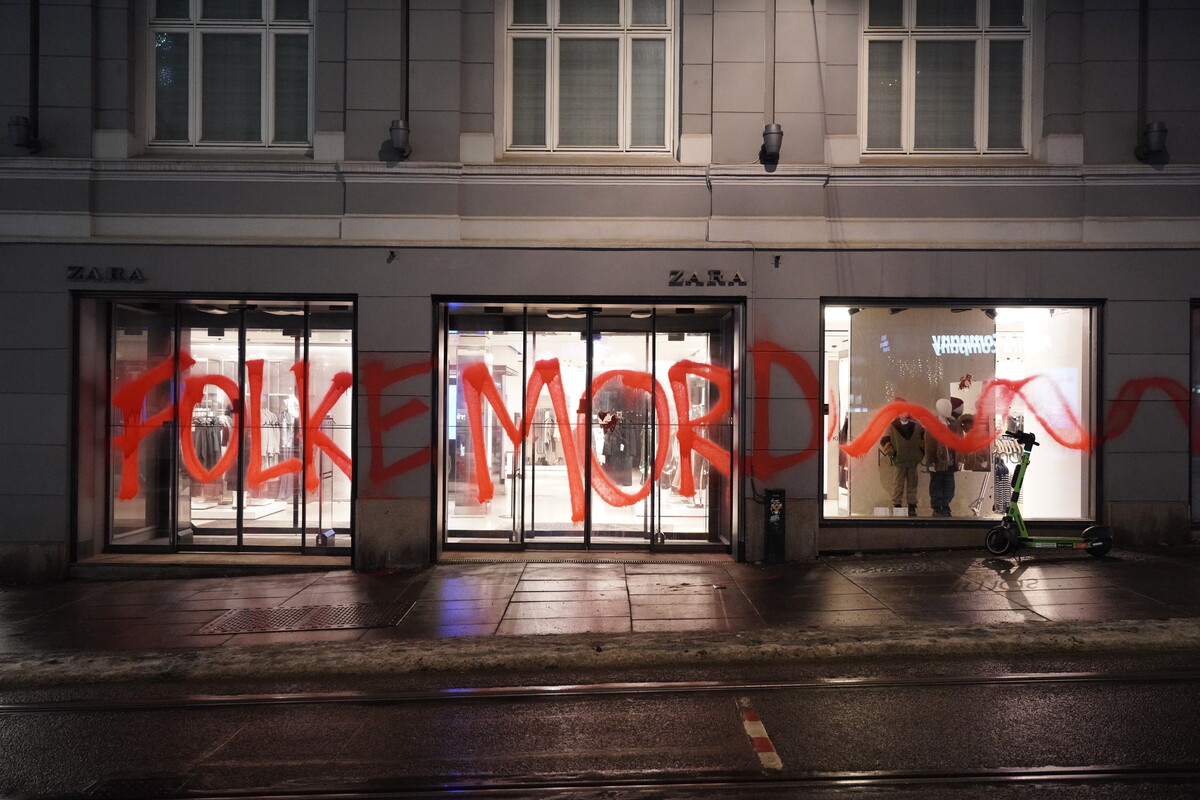 Klotter på en Zara-butik i Oslo.