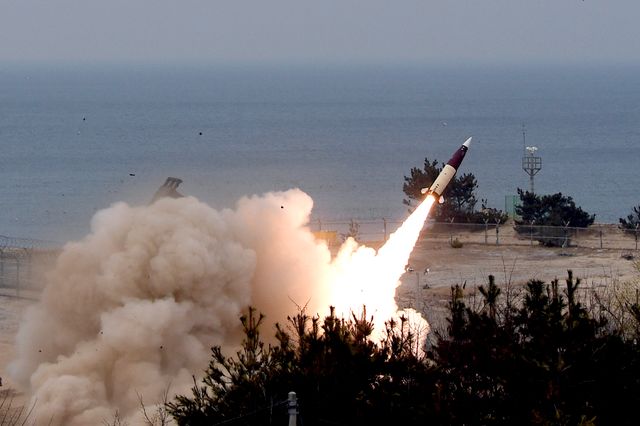 Bild på en Atacams som avfyras under en militärövning i Sydkorea. Arkivbild.