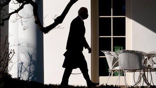 President Joe Biden ankommer Det hvite hus mandag.