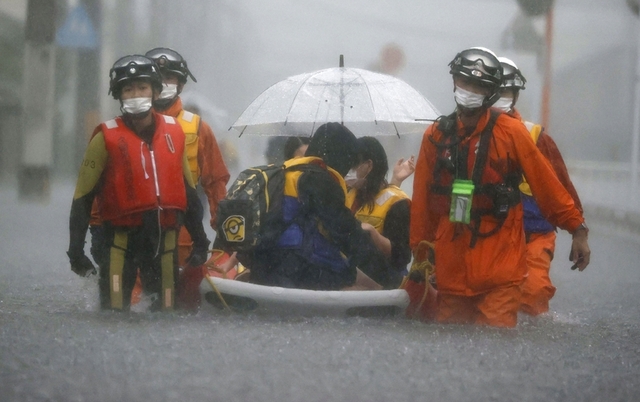 I takt med klimatförändringarna ökar extremvädret över jorden. Här översvämningar i Kurume i västra Japan. (Arkivbild.)