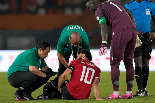 Liverpools och Egyptens stjärna Mohamed Salah kan bli borta från spel i tre till fyra veckor enligt hans agent, som en följd av en muskelskada i matchen mot Ghana förra veckan.