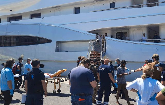 Migranterna anlände till Kalamata efter räddningsinsatsen på Medelhavet.