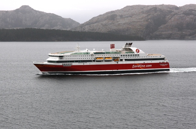 Ruten opprettholdes med ett skip, MS «Bergensfjord».