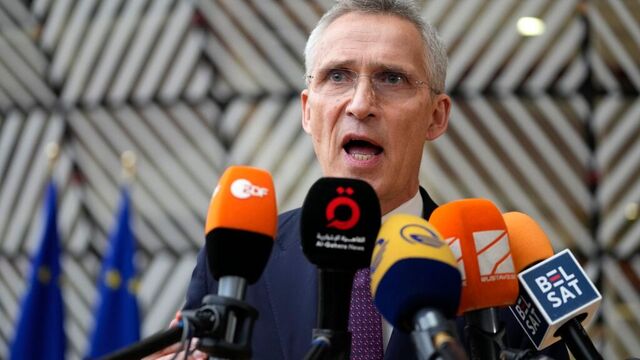 Nato-sjef Jens Stoltenberg oppfordrer myndighetene i Kosovo til å ta grep for å få ned spenningsnivået. Foto: Virginia Mayo / AP / NTB