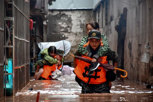 Mer än 130 000 människor har drabbats av regnets skadeverkningar.