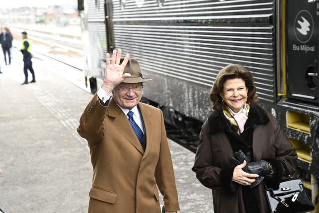 Kungen och drottning Silvia under sitt besök i Västerås.
