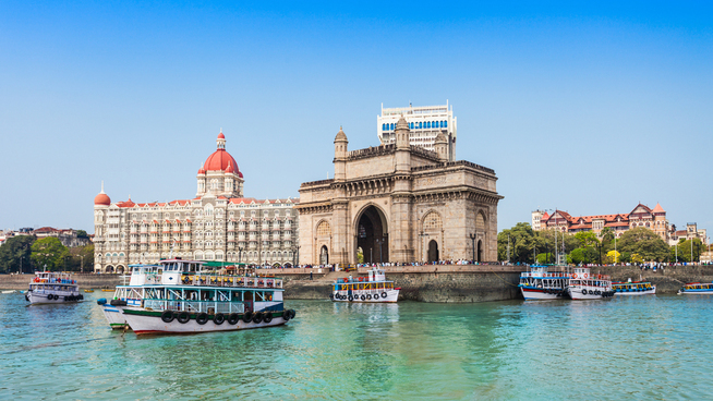 <p><b>MUMBAI:</b> Havnen i Mumbai er inngangsporten om man kommer sjøveien for å investere i India.</p>