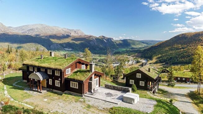 <p>BELIGGENHET: Utsikten blir trukket fram som et trekkplaster for Norges nest dyreste hytte til salgs nå. </p>