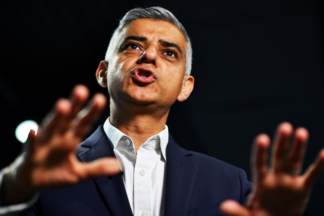 <p><b>VIL REGULERE:</b> London-ordfører Sadiq Khan mener priskontroll er svaret på de økende leieprisene.</p>