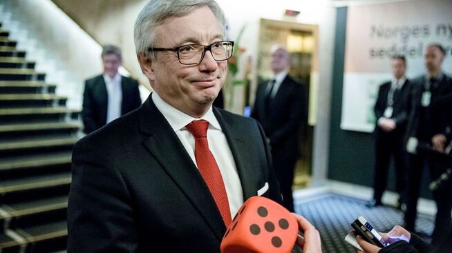 <p><b>OPPTATT AV HVOR PENGENE KOMMER FRA:</b> Tidligere AP-topp og finansminister, og nåværende sjef i Norsk Olje og Gass, Karl Eirik Schjøtt-Pedersen, mener det er lurt å justere handlingsregelen nå. Han minnet også om at vi må huske på hvor oljepengene kommer fra.</p>