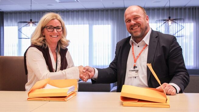 Kontraktssignering med Kristin Færøvik, administrerende direktør i Lundin Norway og Atle Nottveit fra Schlumberger.