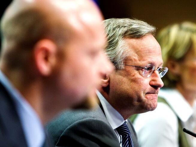 REAGERER: Tidligere finansråd Svein Gjedrem mener at også store gjenanskaffelser som fregatt og regjeringskvartal må dekkes av statens løpende inntekter, og ikke av oljepenger «under streken»