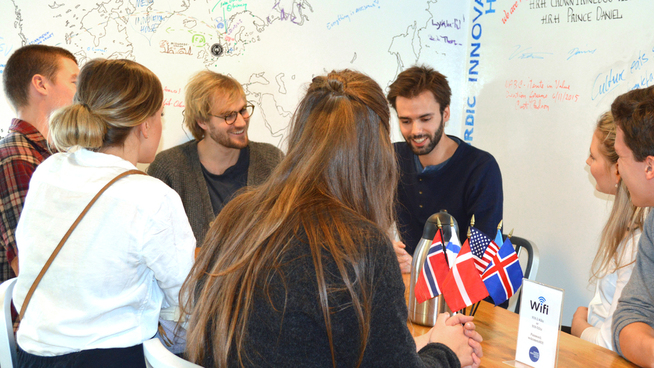 <p><b>SILICON VALLEY:</b> Fredrik Thomassen og Sondre Rasch forteller at de er meget inspirert etter bare noen dager i USAs tech-hovedstad. Her er de i Nordic Innovation House.<br/></p>