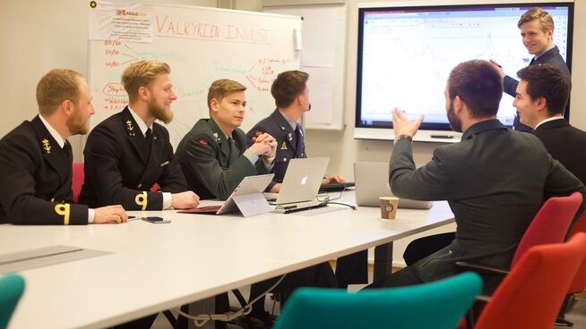 <p><b>MØTES:</b> En gang i uken møtes gjengen i Valkyrien Invest for å legge en slagplan for deltagelsen i Aksje-NM. </p>