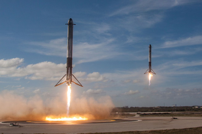 <p><b>NED PÅ JORDEN:</b> Siderakettene på monsterraketten Falcon Heavy ble landet etter bruk. Det er dette Europa vil kopiere, muligens med Nammo på laget. </p>