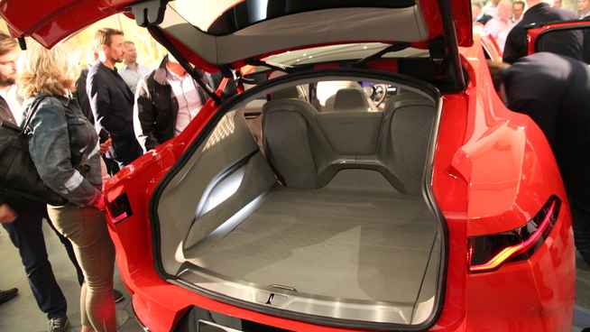 Bagasjerommet i I-Pace Concept er dypt, men ikke altfor høyt, takket være designet på bilen.