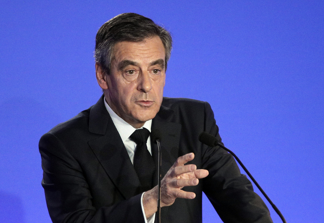 <p>KJEMPER FOR SITT POLITISKE LIV: Den franske presidentkandidaten må svare François Fillon må svarer for alvorlige nepotismeanklager mandag. Under pressekonferansen fremholdt han at han ikke har noe å skjule, og at han ikke vil trekke seg som kandidat.</p>
