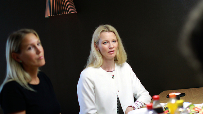 <p>Sjefstrateg i SEB, Erica Blomgren Dalstø (t.v.) og sjeføkonom i Handelsbanken, Kari Due-Andresen.</p>