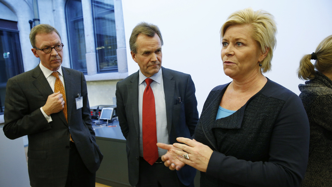 <p><b>UT MOT SIVS BOLIGLINJE</b>: Finans Norge-sjef Idar Kruetzer (t.v.), her avbildet sammen med finansministeren i en tidligere anledning.</p>
